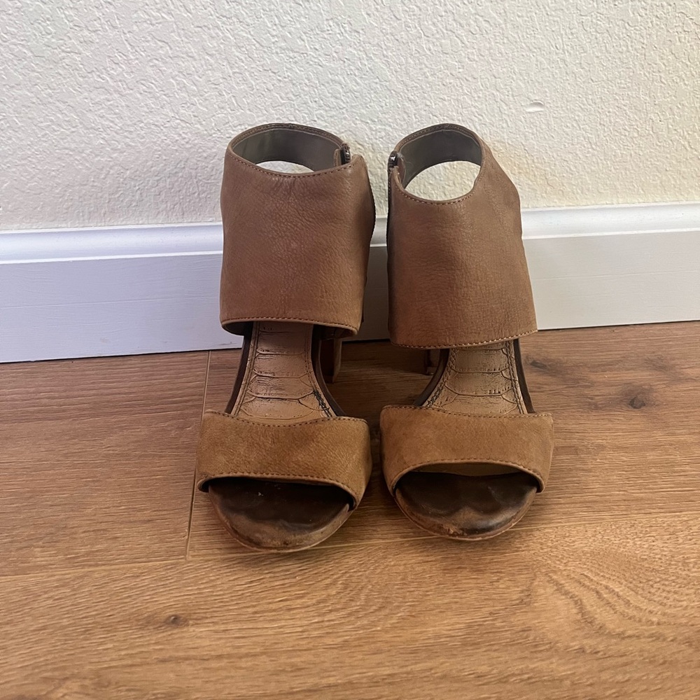 Gianni Bini Tan Open-Toe Heels